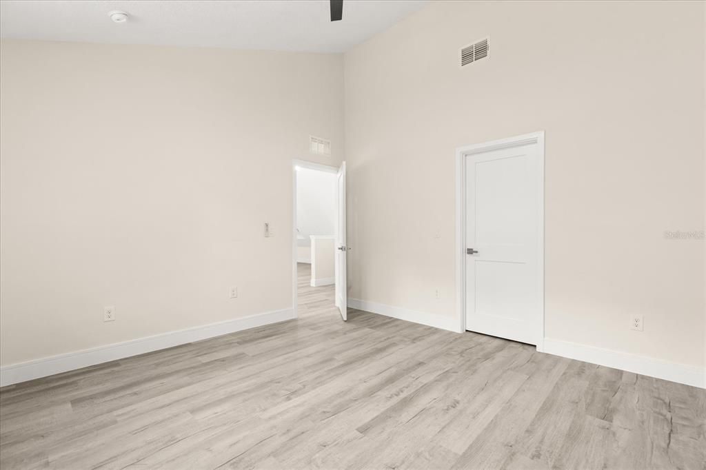 待售: $680,000 (4 贝兹, 2 浴室, 2461 平方英尺)