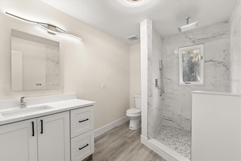 待售: $680,000 (4 贝兹, 2 浴室, 2461 平方英尺)