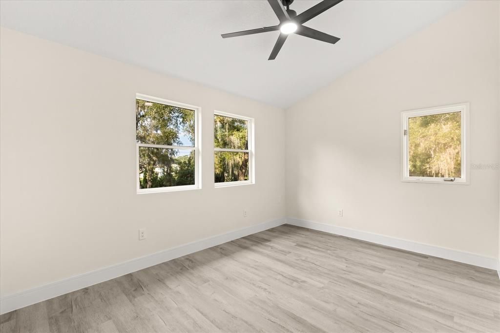 待售: $680,000 (4 贝兹, 2 浴室, 2461 平方英尺)