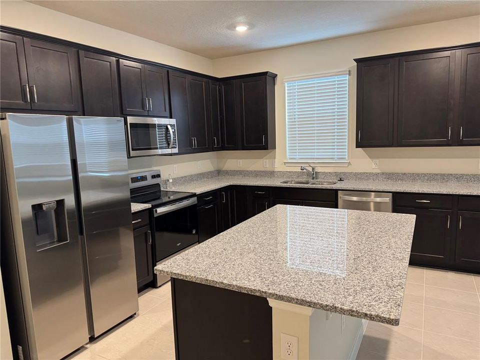 出租: $2,495 (4 贝兹, 2 浴室, 2166 平方英尺)