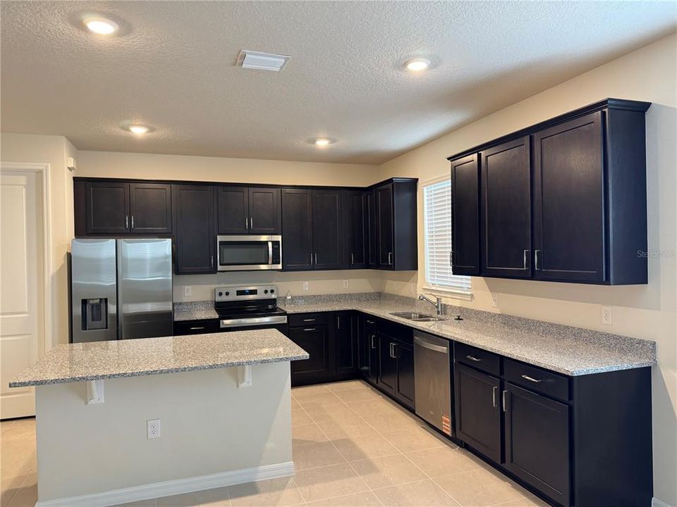 出租: $2,495 (4 贝兹, 2 浴室, 2166 平方英尺)