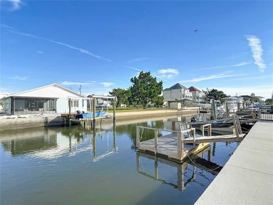 For Sale: $285,000 (2 beds, 2 baths, 1271 Square Feet)