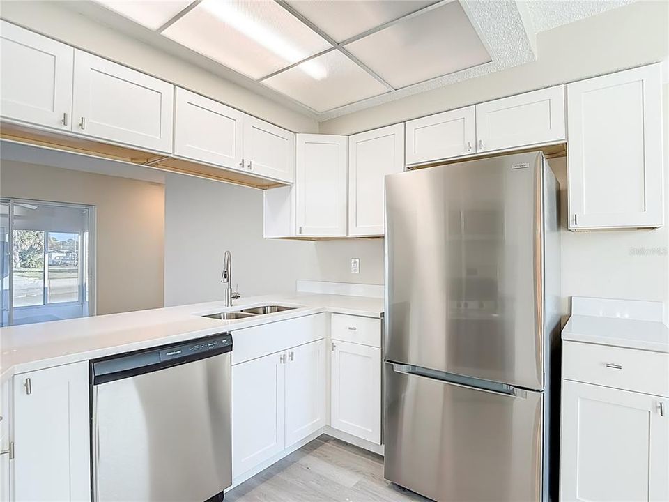 For Sale: $285,000 (2 beds, 2 baths, 1271 Square Feet)