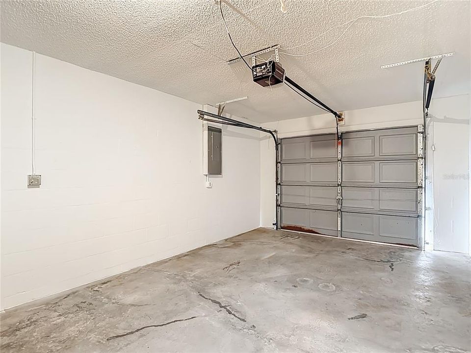 For Sale: $285,000 (2 beds, 2 baths, 1271 Square Feet)