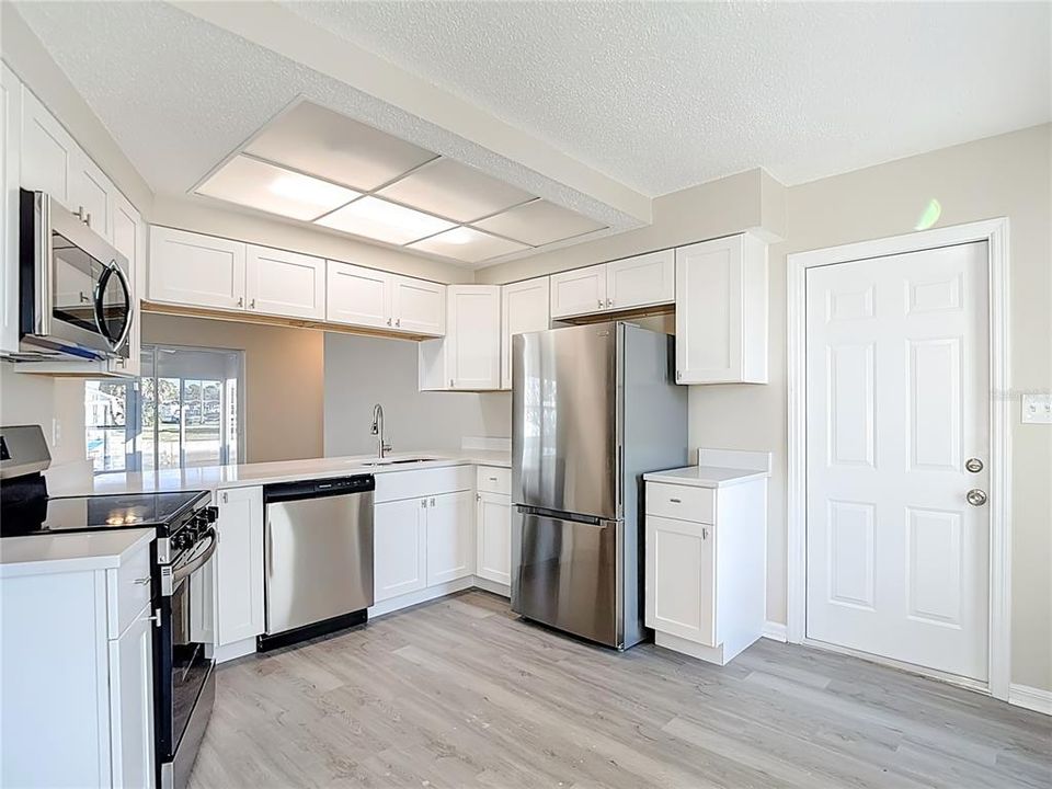 For Sale: $285,000 (2 beds, 2 baths, 1271 Square Feet)