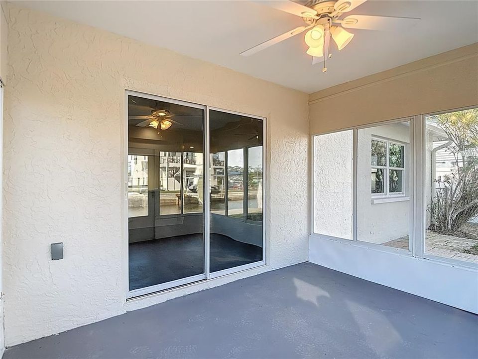 For Sale: $285,000 (2 beds, 2 baths, 1271 Square Feet)