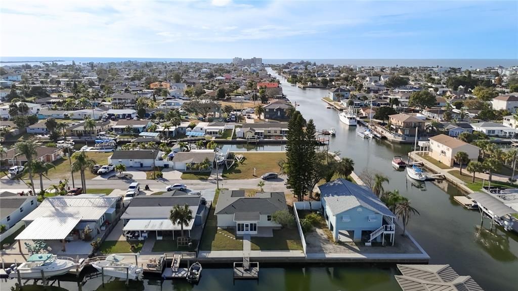 For Sale: $285,000 (2 beds, 2 baths, 1271 Square Feet)