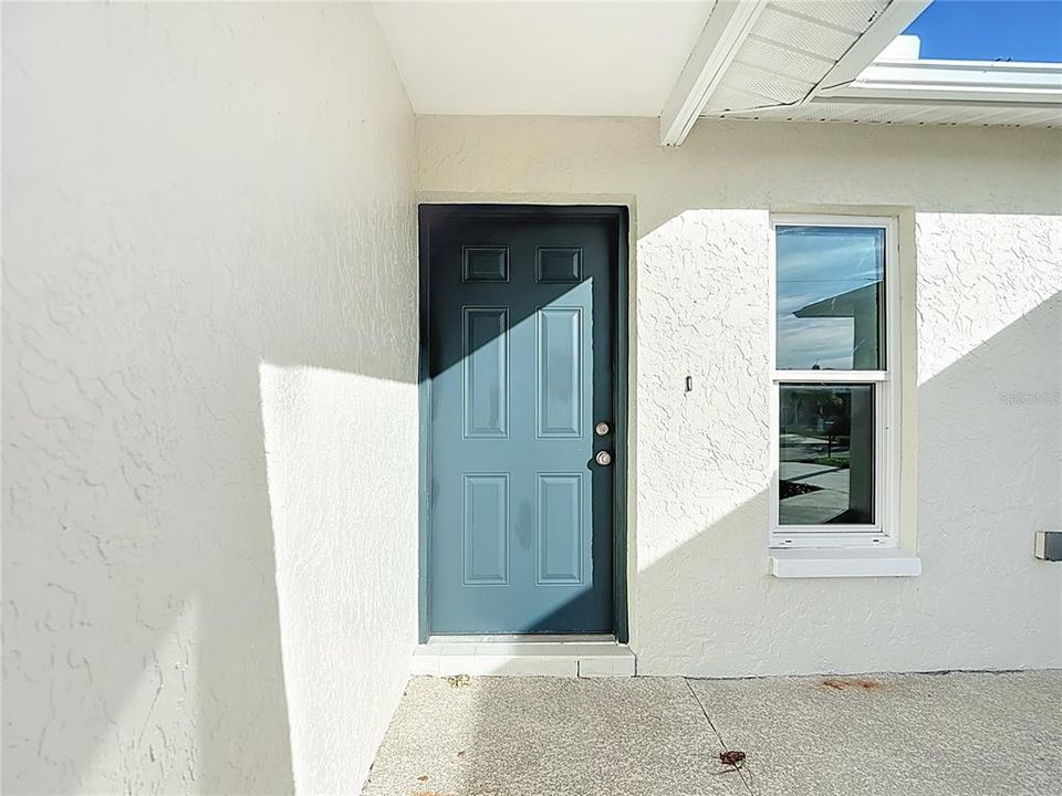 For Sale: $285,000 (2 beds, 2 baths, 1271 Square Feet)