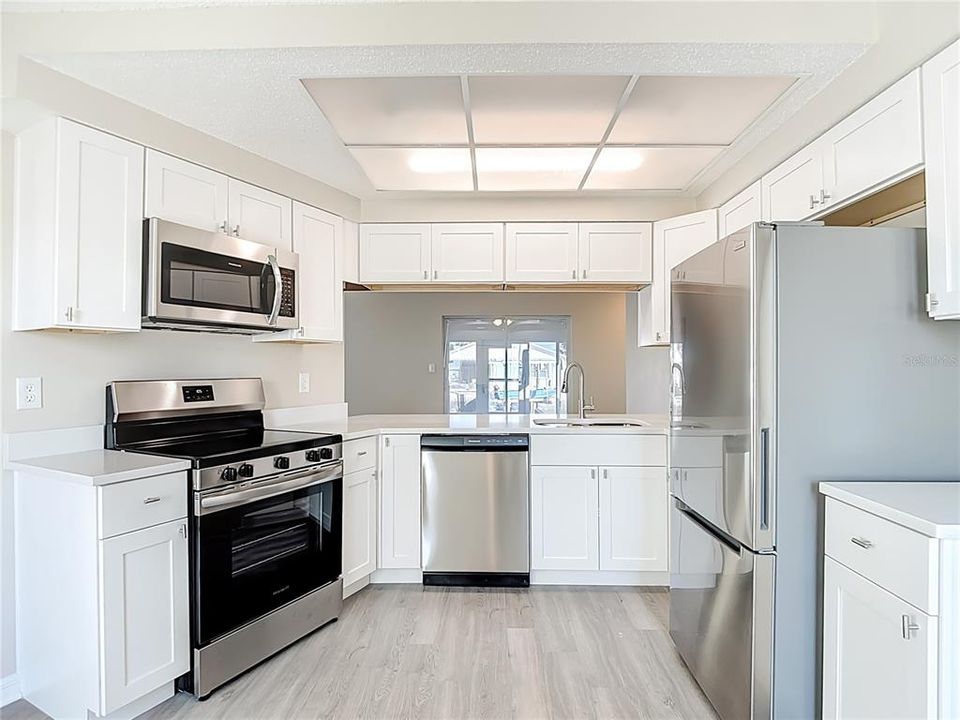 For Sale: $285,000 (2 beds, 2 baths, 1271 Square Feet)