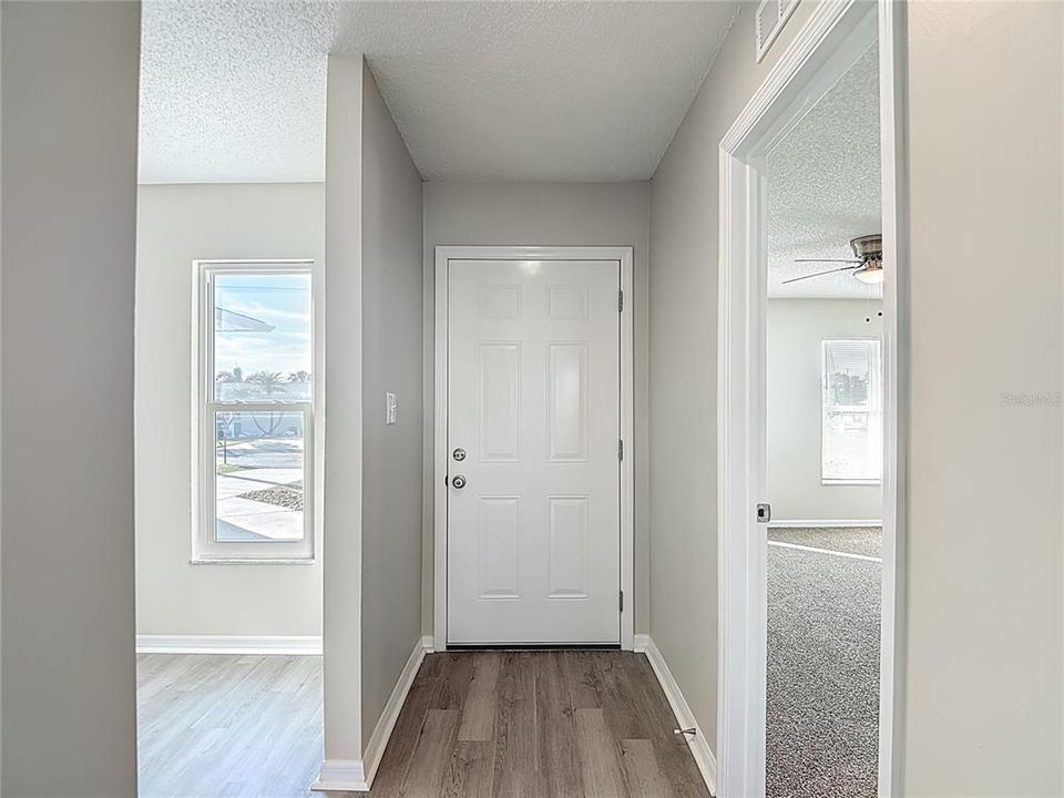 For Sale: $285,000 (2 beds, 2 baths, 1271 Square Feet)