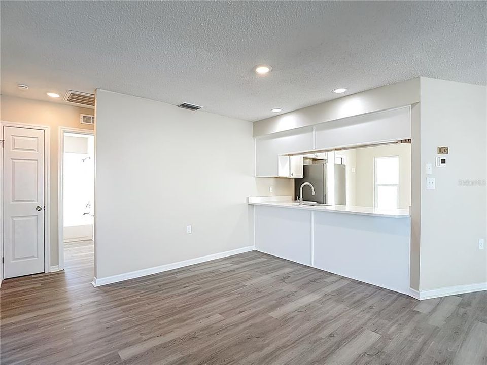 For Sale: $285,000 (2 beds, 2 baths, 1271 Square Feet)