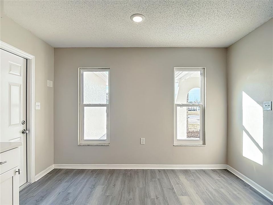 For Sale: $285,000 (2 beds, 2 baths, 1271 Square Feet)