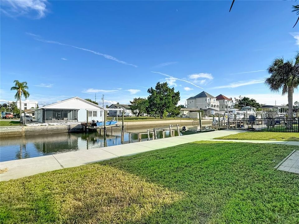 For Sale: $285,000 (2 beds, 2 baths, 1271 Square Feet)