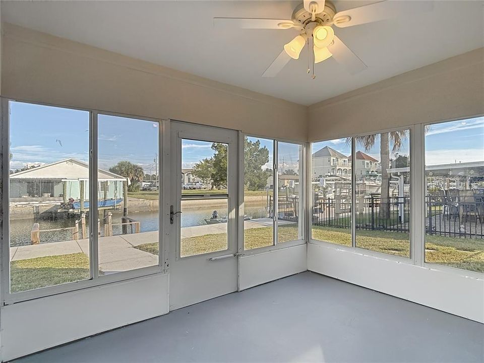 For Sale: $285,000 (2 beds, 2 baths, 1271 Square Feet)