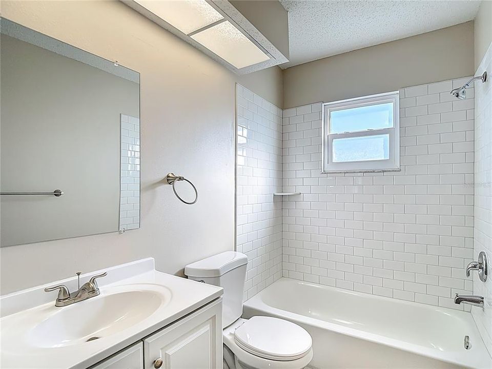 For Sale: $285,000 (2 beds, 2 baths, 1271 Square Feet)