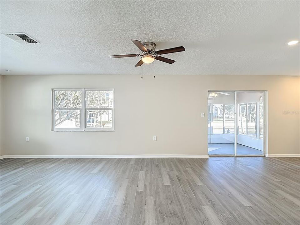 For Sale: $285,000 (2 beds, 2 baths, 1271 Square Feet)