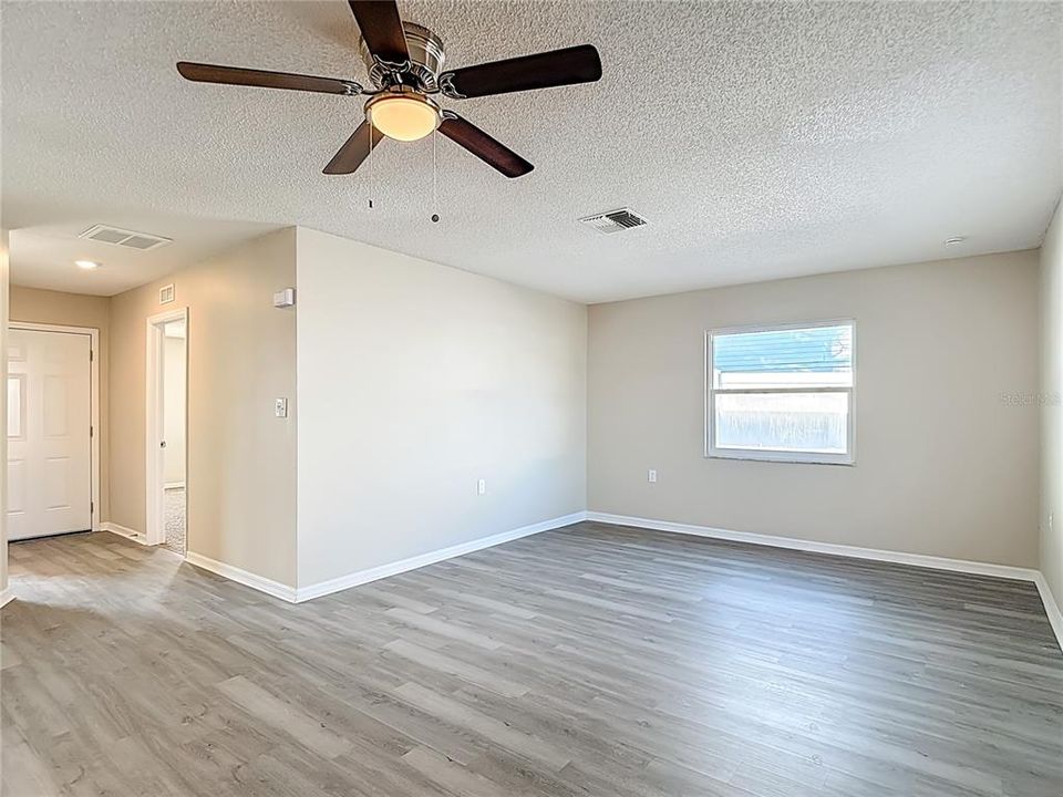 For Sale: $285,000 (2 beds, 2 baths, 1271 Square Feet)