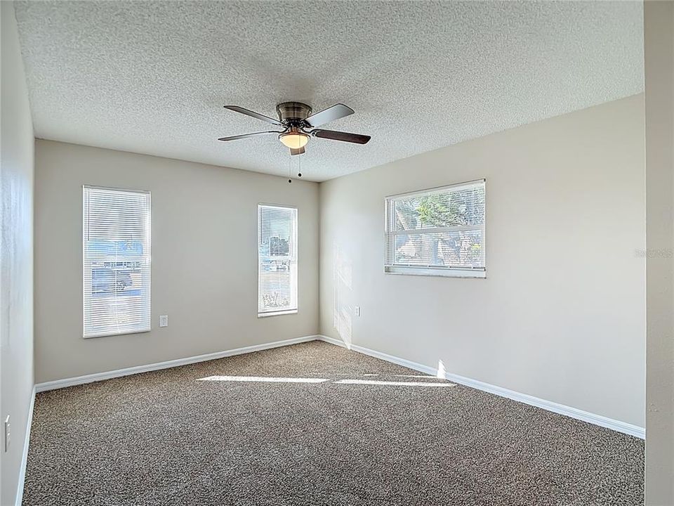 For Sale: $285,000 (2 beds, 2 baths, 1271 Square Feet)