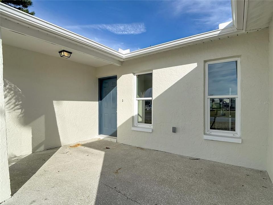 For Sale: $285,000 (2 beds, 2 baths, 1271 Square Feet)