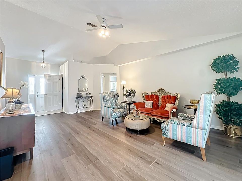 待售: $312,800 (3 贝兹, 2 浴室, 1450 平方英尺)