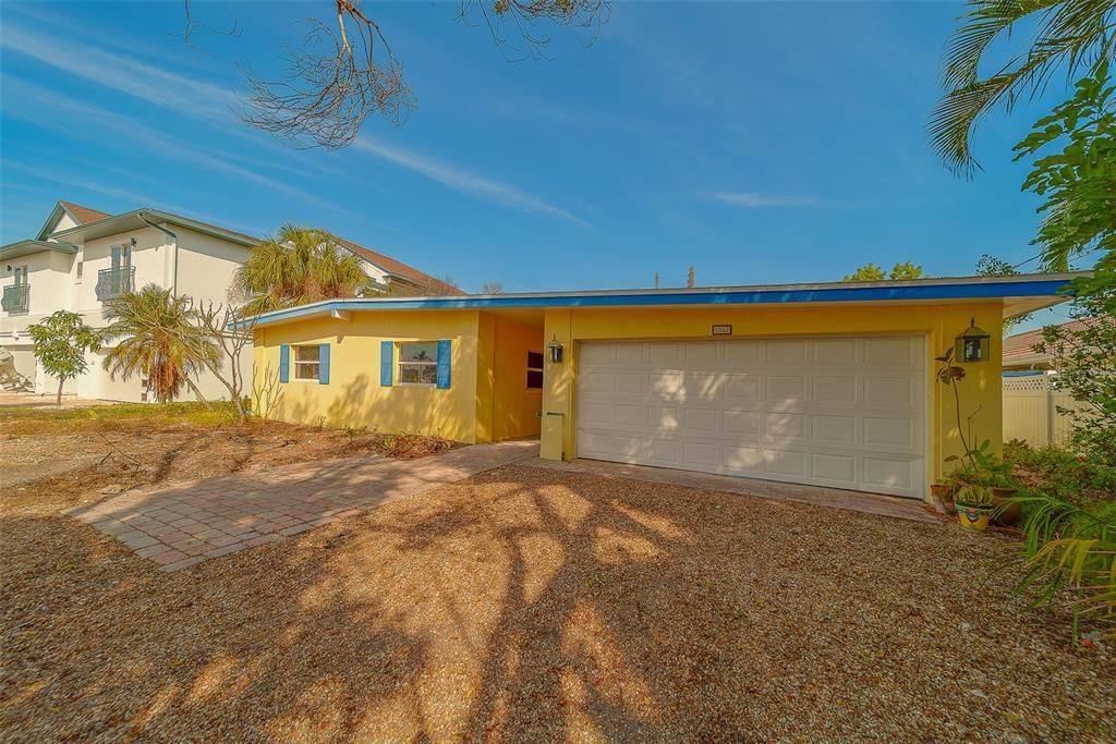 For Sale: $849,000 (3 beds, 3 baths, 2138 Square Feet)