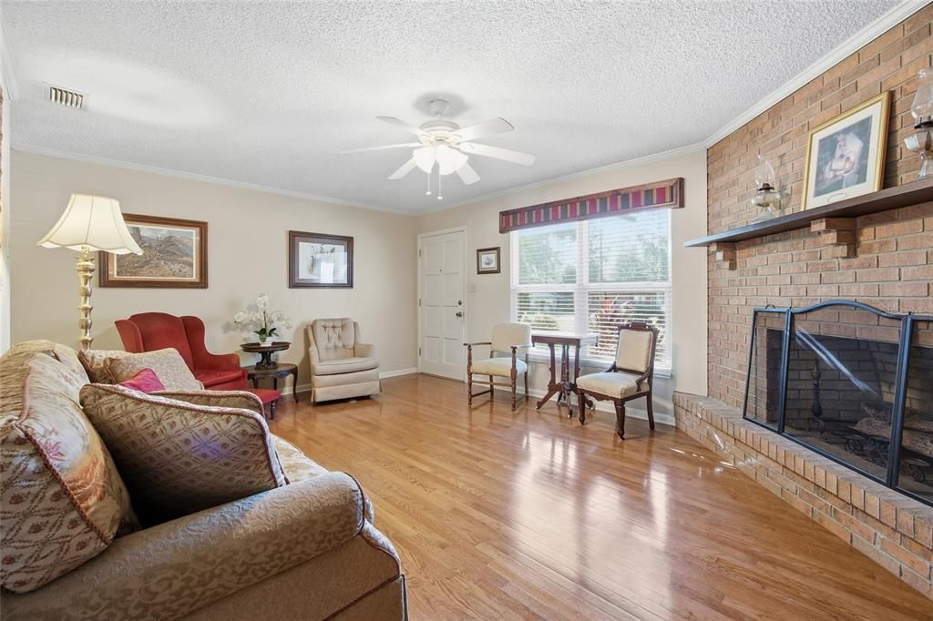 На продажу: $235,000 (3 спален, 2 ванн, 1269 Квадратных фут)