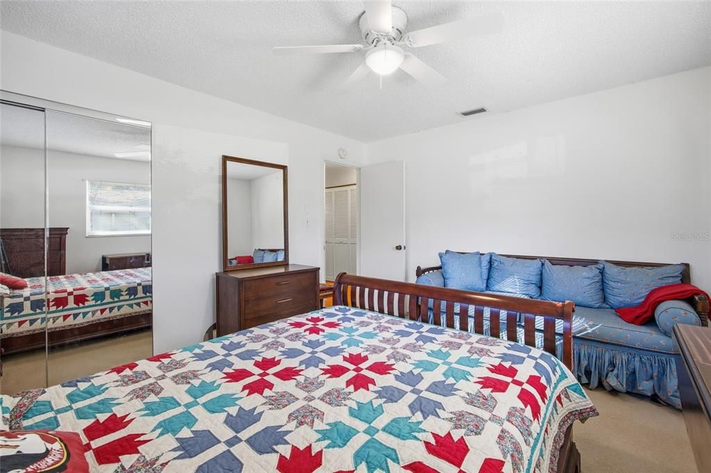 На продажу: $235,000 (3 спален, 2 ванн, 1269 Квадратных фут)