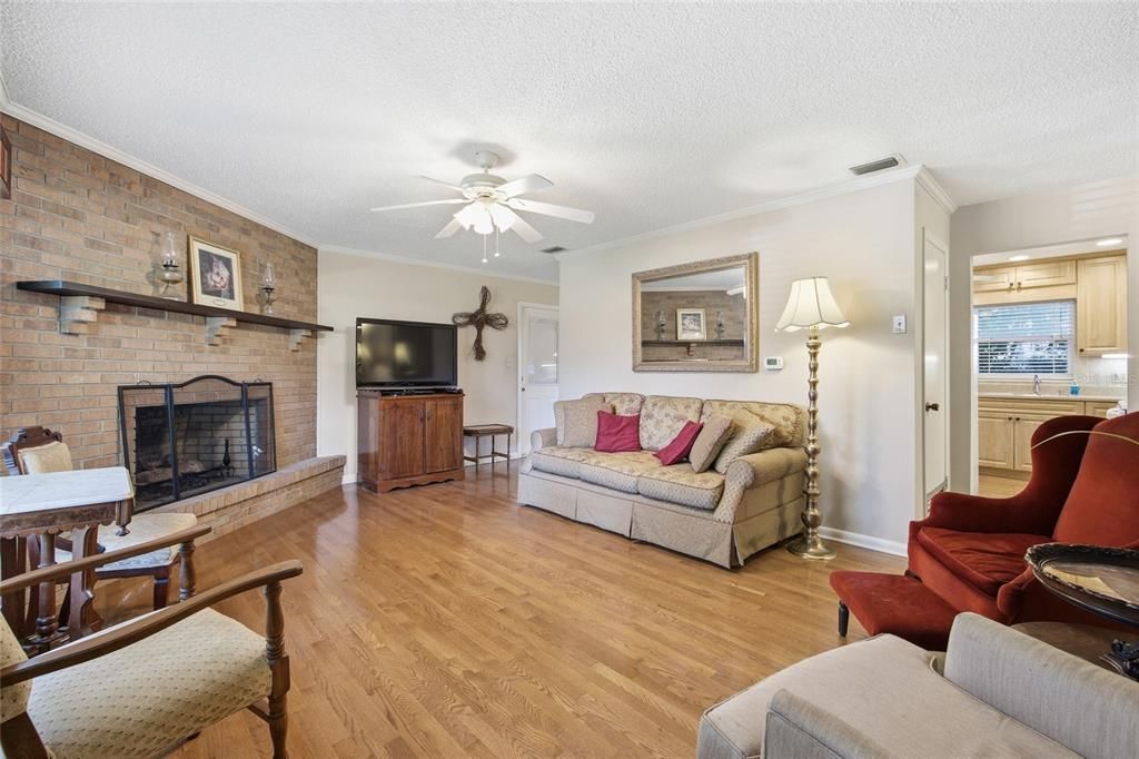 На продажу: $235,000 (3 спален, 2 ванн, 1269 Квадратных фут)