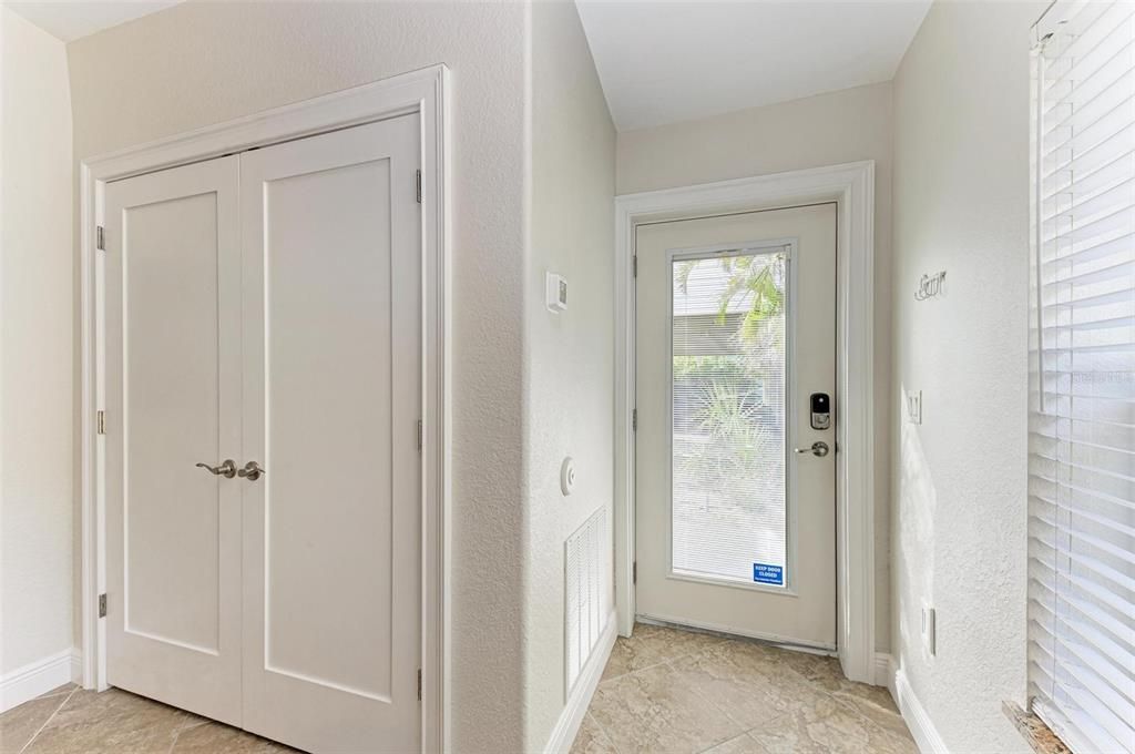 For Sale: $995,000 (2 beds, 2 baths, 1095 Square Feet)