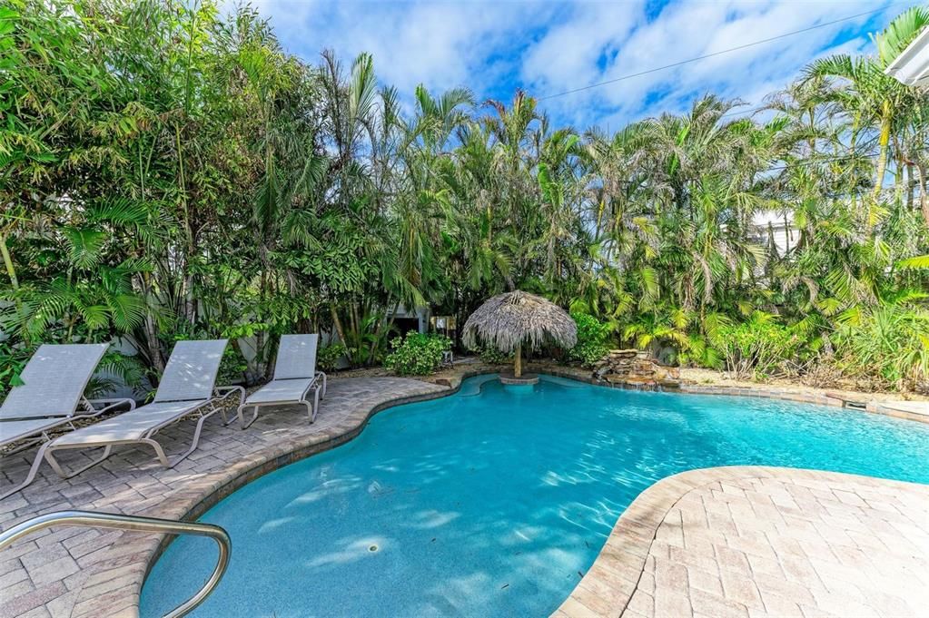 For Sale: $995,000 (2 beds, 2 baths, 1095 Square Feet)