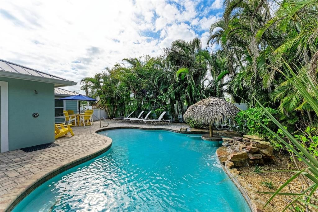 For Sale: $995,000 (2 beds, 2 baths, 1095 Square Feet)