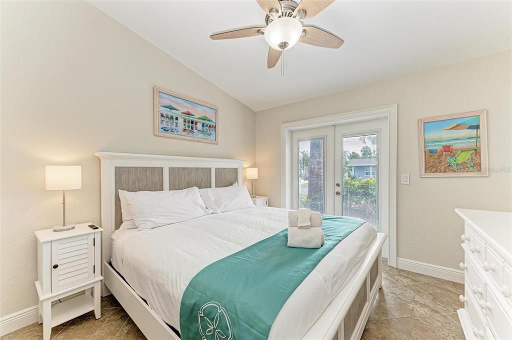 For Sale: $995,000 (2 beds, 2 baths, 1095 Square Feet)