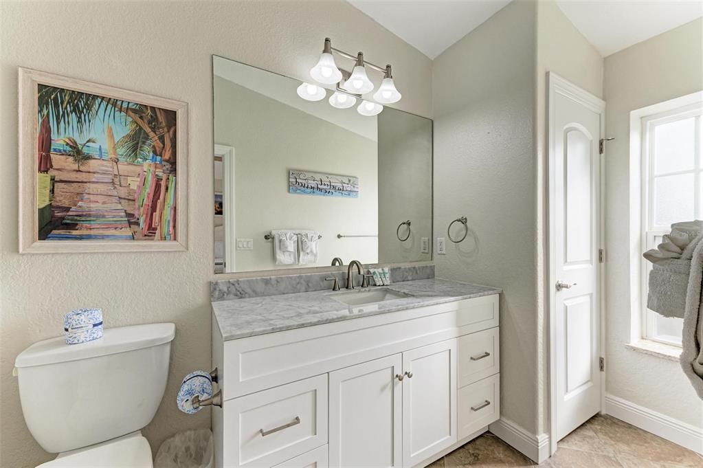 For Sale: $995,000 (2 beds, 2 baths, 1095 Square Feet)