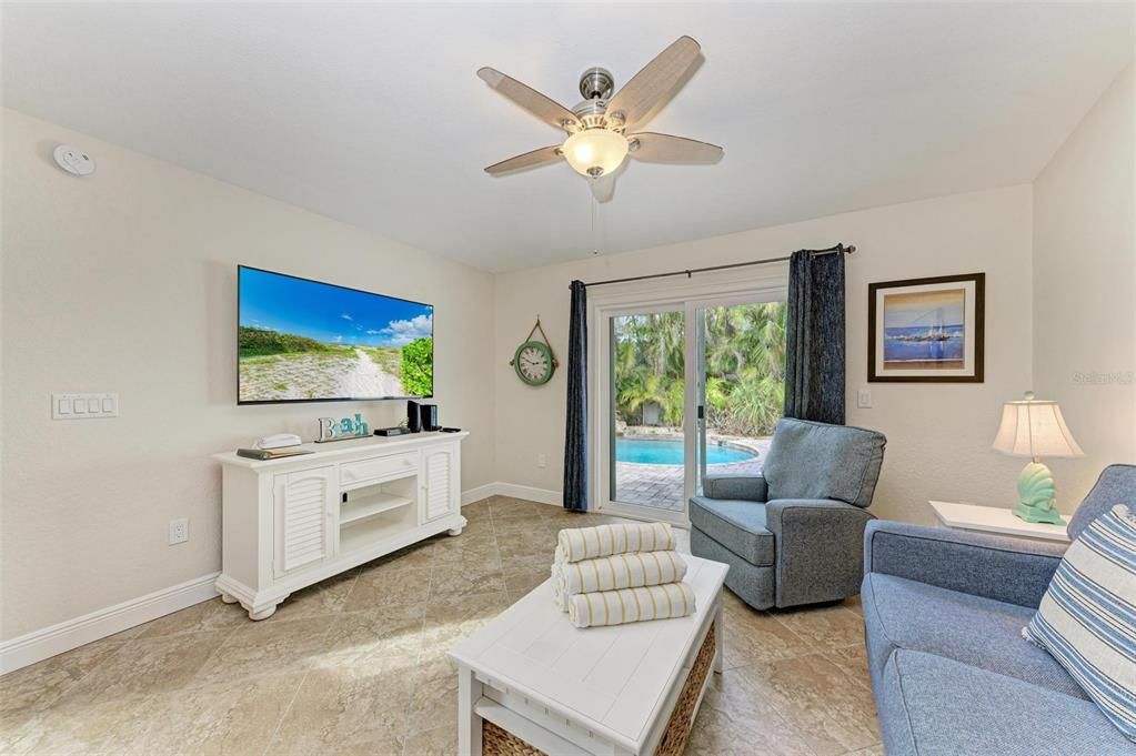 For Sale: $995,000 (2 beds, 2 baths, 1095 Square Feet)