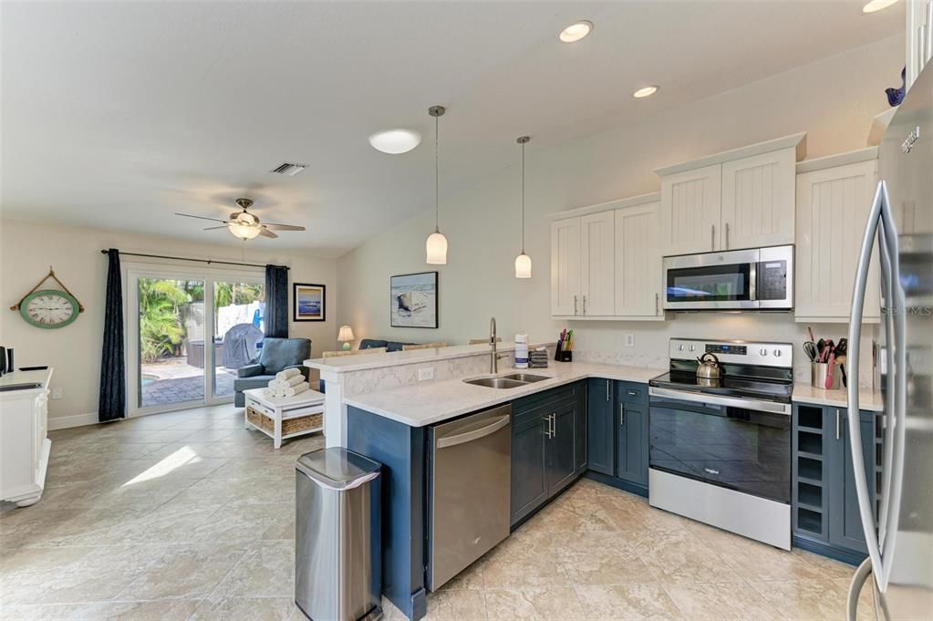 For Sale: $995,000 (2 beds, 2 baths, 1095 Square Feet)