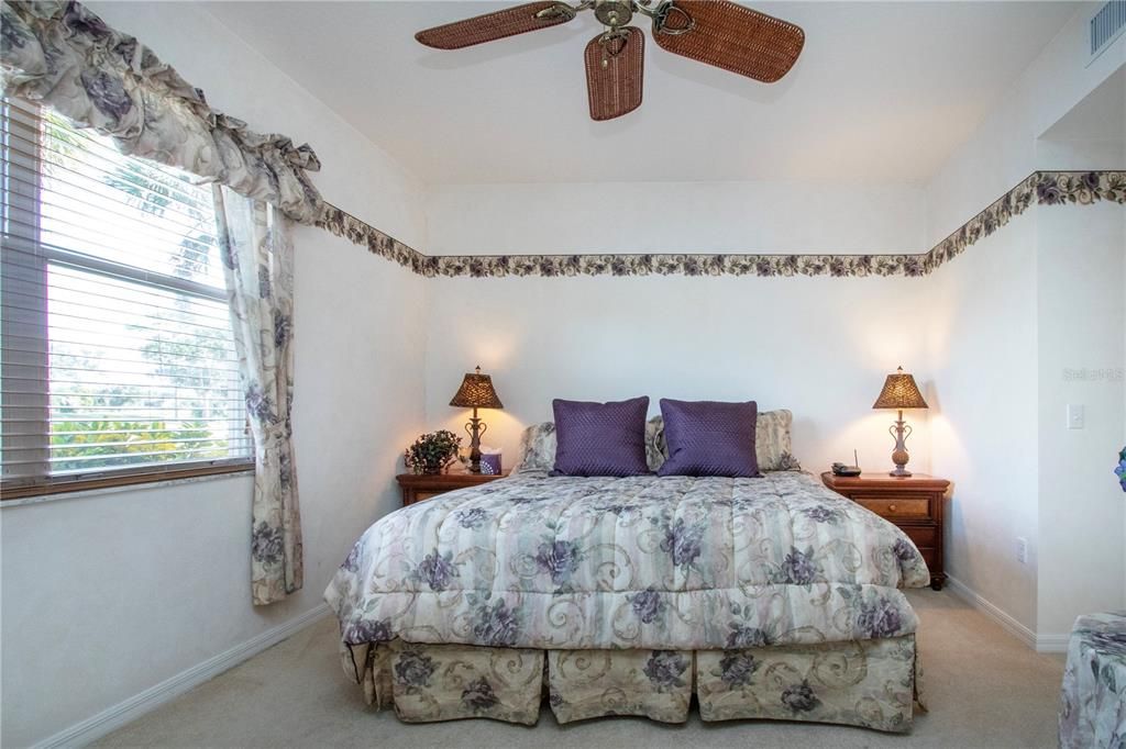 待售: $320,000 (2 贝兹, 2 浴室, 1684 平方英尺)