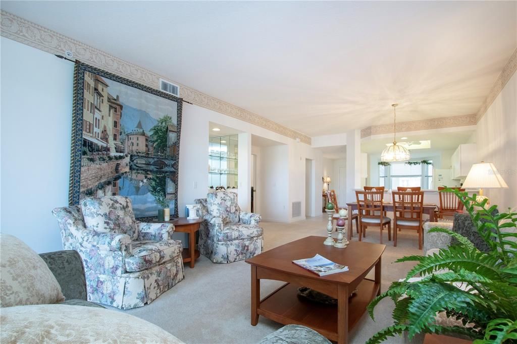 待售: $320,000 (2 贝兹, 2 浴室, 1684 平方英尺)