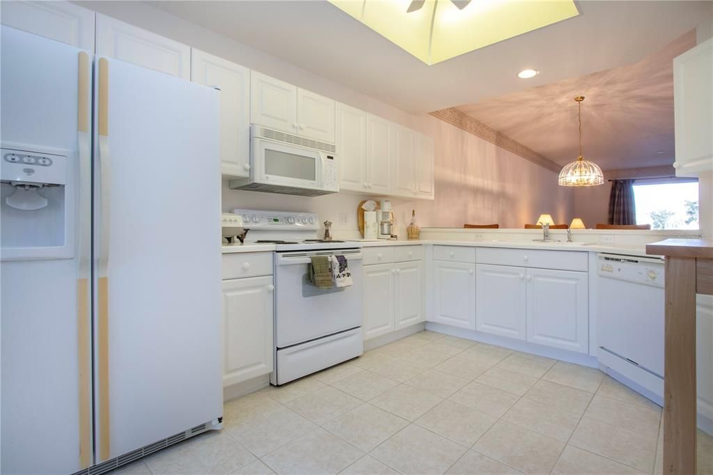 待售: $320,000 (2 贝兹, 2 浴室, 1684 平方英尺)