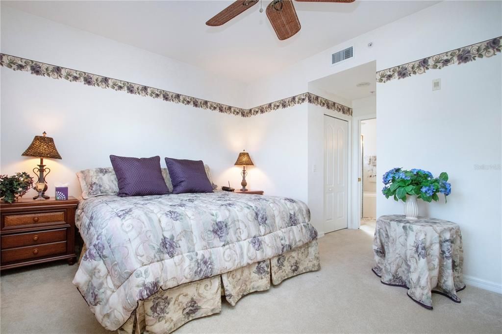 待售: $320,000 (2 贝兹, 2 浴室, 1684 平方英尺)