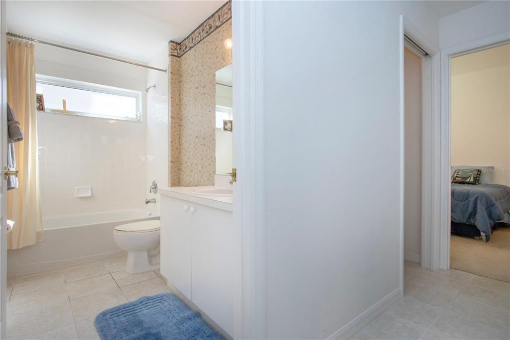 待售: $320,000 (2 贝兹, 2 浴室, 1684 平方英尺)