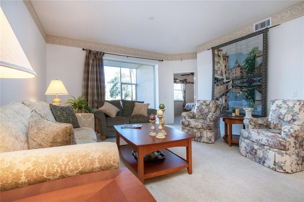 待售: $320,000 (2 贝兹, 2 浴室, 1684 平方英尺)