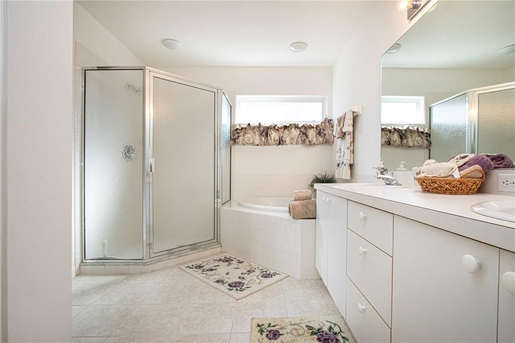 待售: $320,000 (2 贝兹, 2 浴室, 1684 平方英尺)