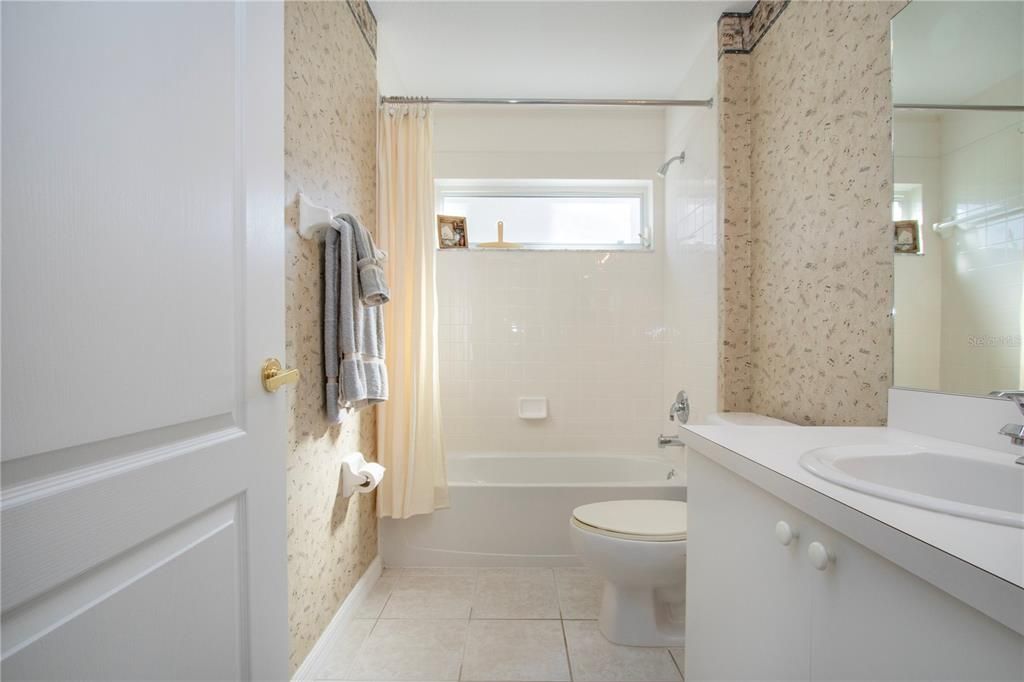 待售: $320,000 (2 贝兹, 2 浴室, 1684 平方英尺)