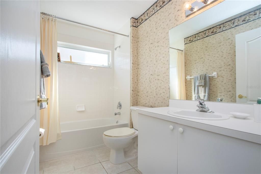 待售: $320,000 (2 贝兹, 2 浴室, 1684 平方英尺)