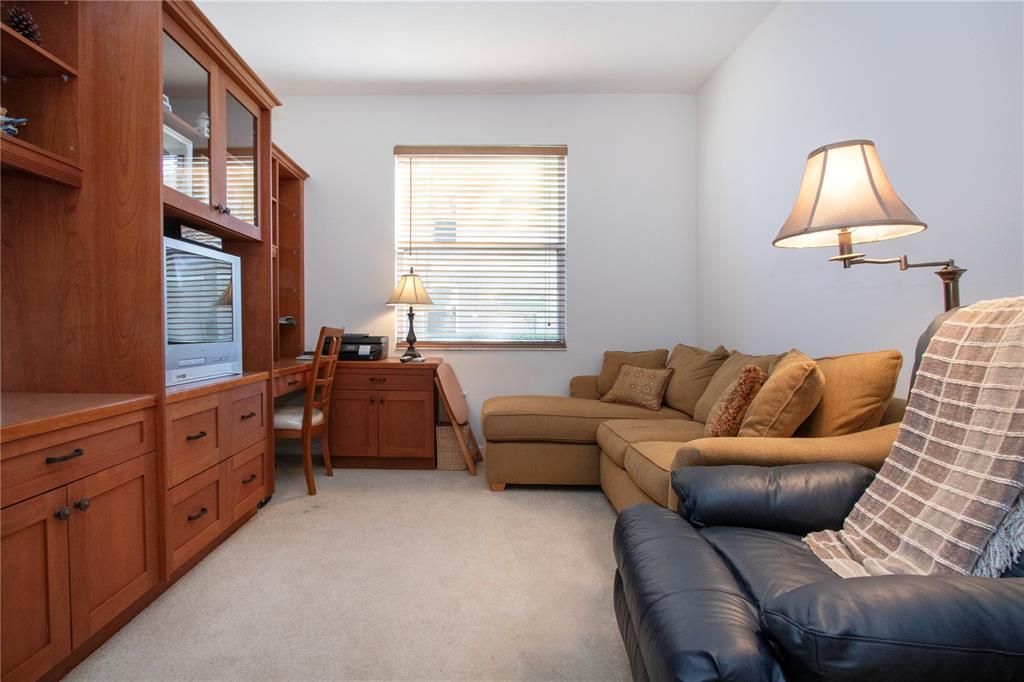 待售: $320,000 (2 贝兹, 2 浴室, 1684 平方英尺)