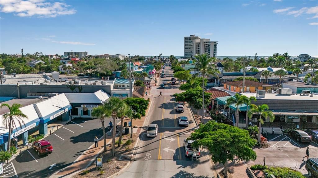 待售: $980,000 (4 贝兹, 2 浴室, 1702 平方英尺)