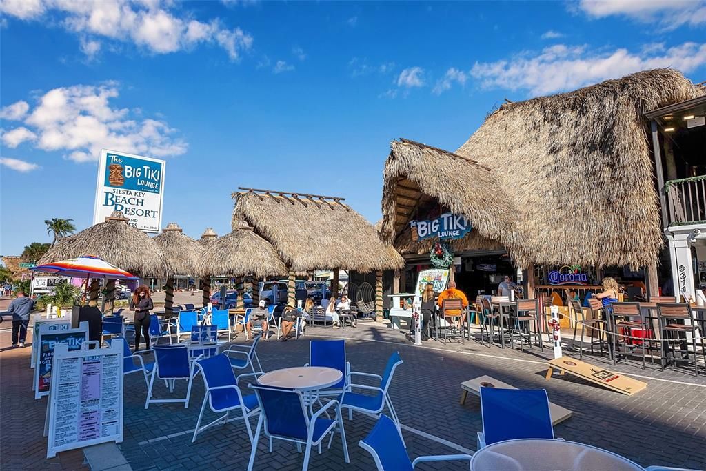 待售: $980,000 (4 贝兹, 2 浴室, 1702 平方英尺)