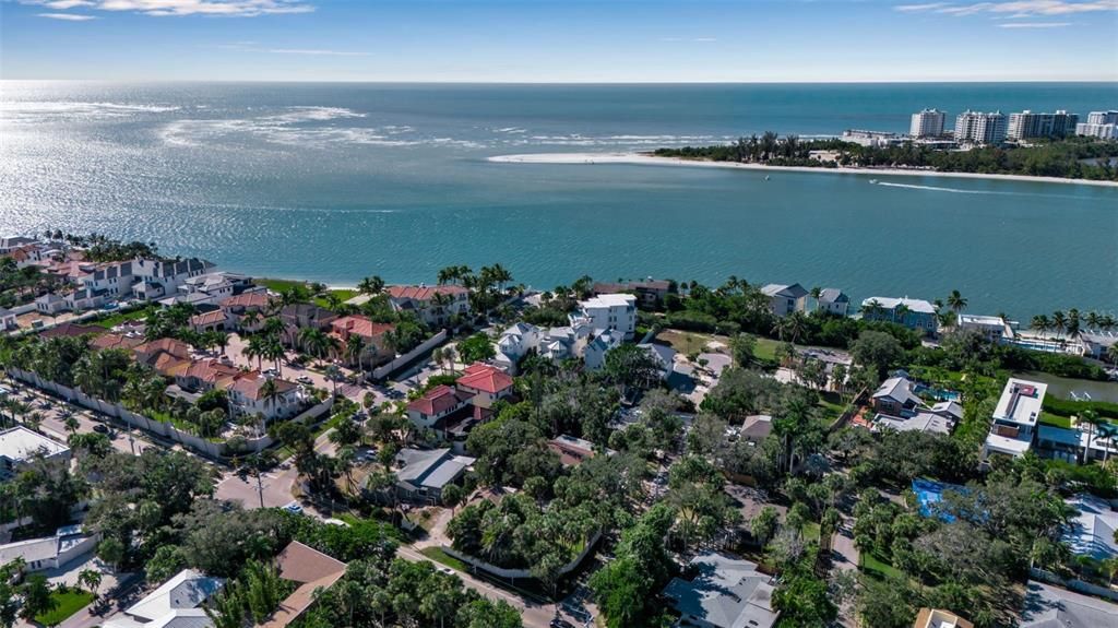 待售: $980,000 (4 贝兹, 2 浴室, 1702 平方英尺)