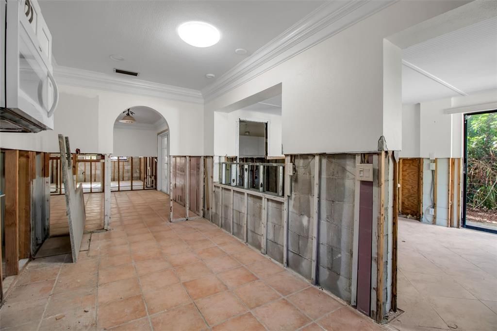 待售: $980,000 (4 贝兹, 2 浴室, 1702 平方英尺)