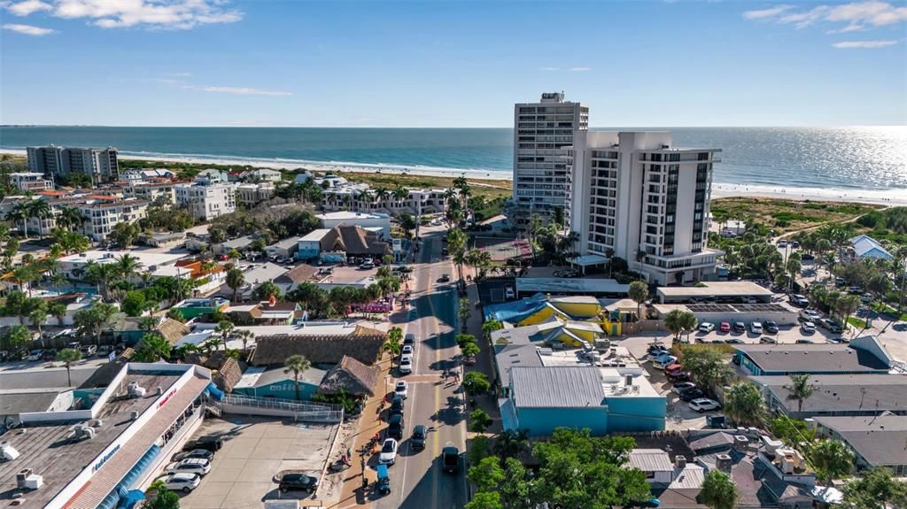 待售: $980,000 (4 贝兹, 2 浴室, 1702 平方英尺)